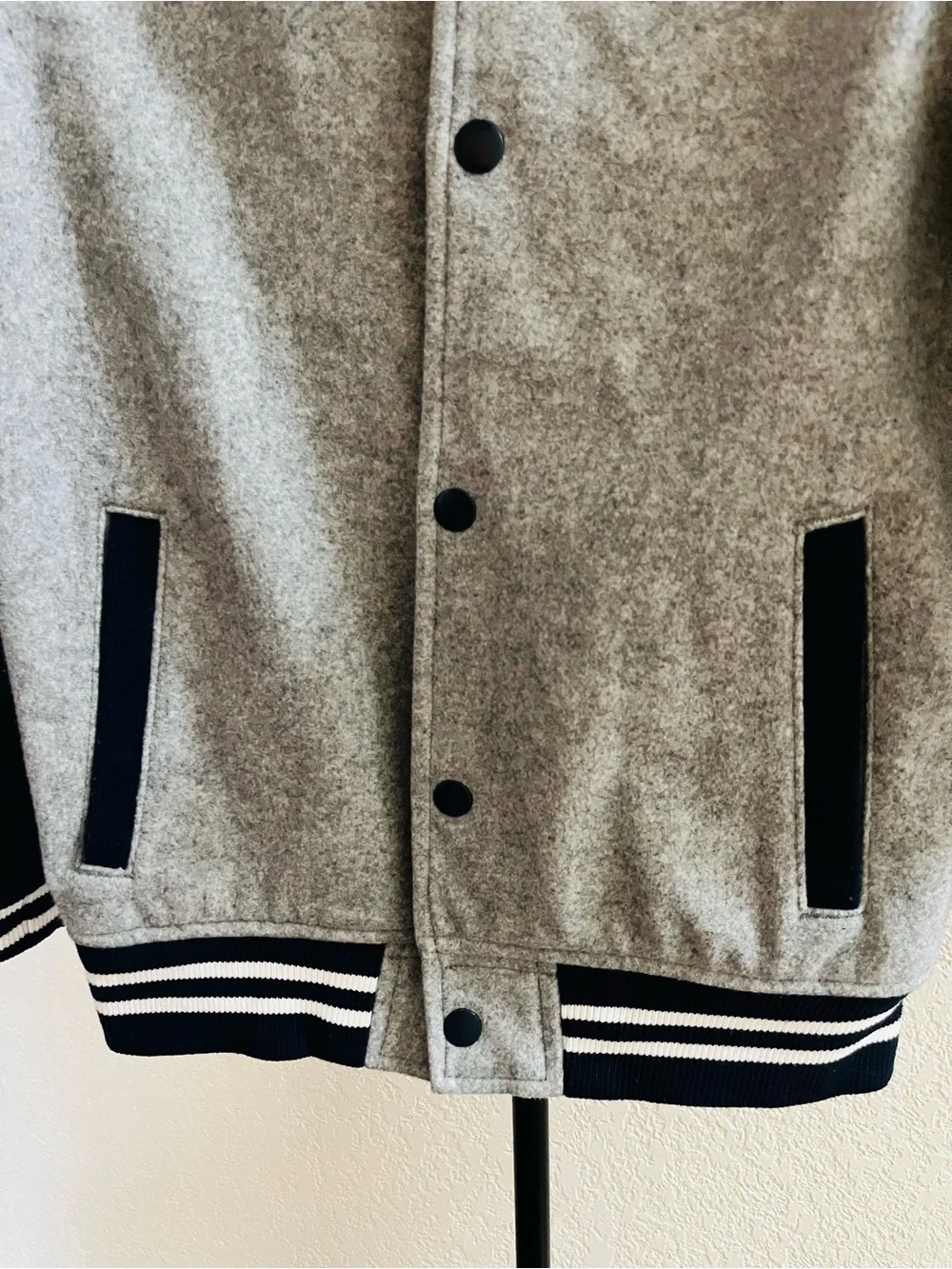 Old Navy Men's Light Gray -Bomber jacket with Navy Trimsize Xl-(14-16)